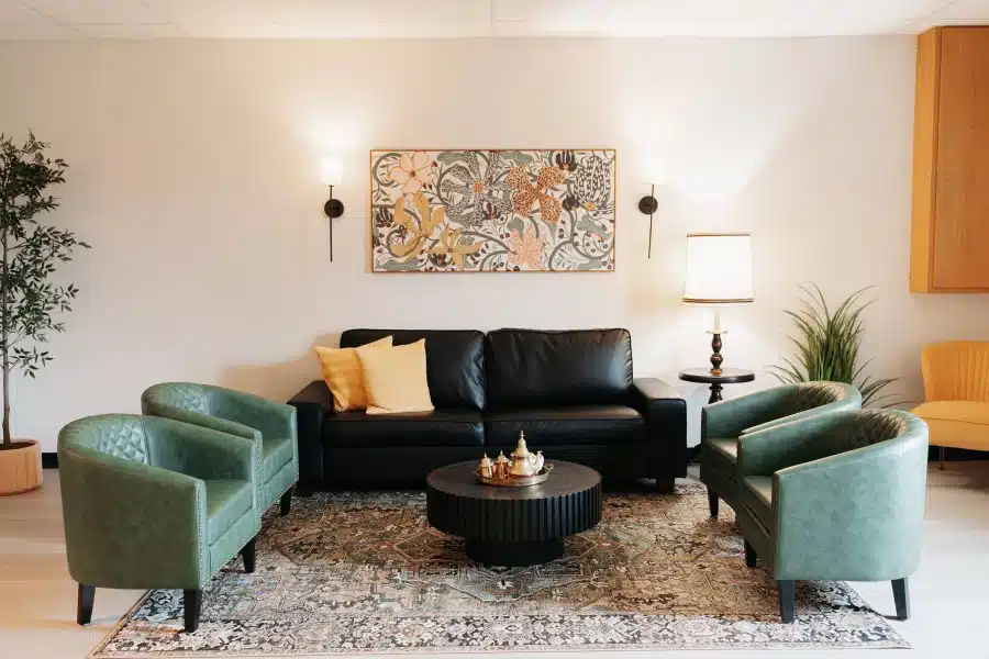 LOURE LOUNGE pic four