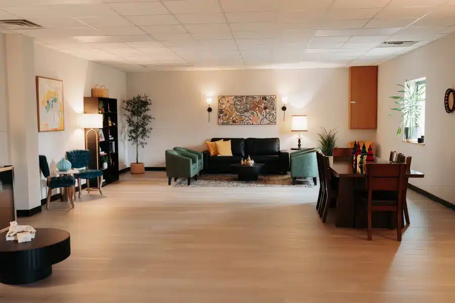 LOURE LOUNGE pic seven